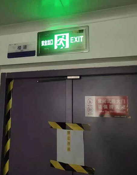 樓梯間轉(zhuǎn)角平臺(tái)應(yīng)急照明燈的設(shè)計(jì)與應(yīng)用研究
