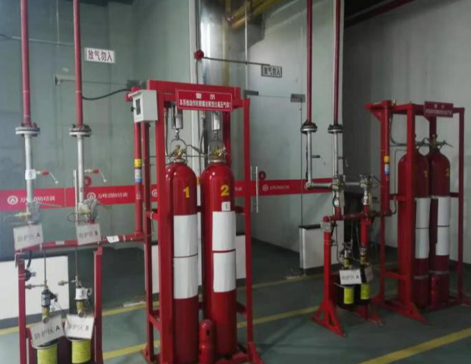 消防風(fēng)機(jī)房、消防水泵房內(nèi)的照明、插座電源能否由消防雙電源切換箱供電？